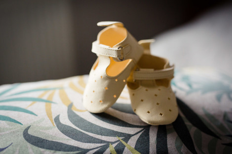 Imagine Moonie's - Papucei de piele pentru bebelusi - Galben